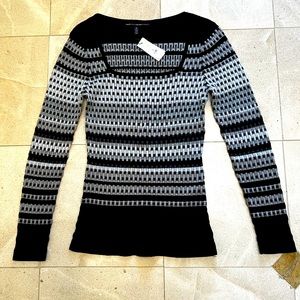 White House Black Market women’s medium top